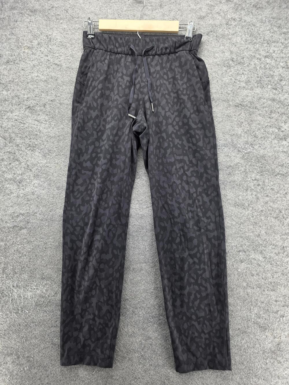 Lululemon Jogger Pants Womens 2 Black Camo Elastic Waist Tapered Yoga Athletic